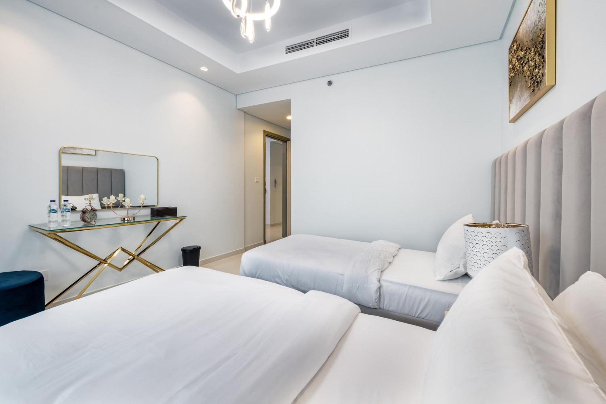 Ferienwohnung Aliving Luxe 2Br With Burj Khalifa View Infinity Pool Midtown-4704 Dubai Exterior foto